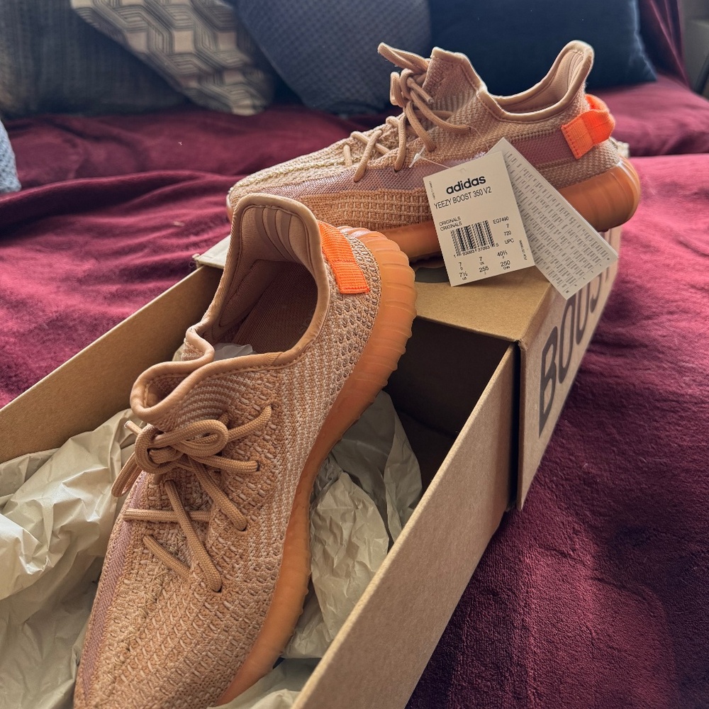Yeezy Boost 350 V2 - Size 7.5